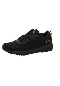 Scarpa da ginnastica nera con tomaia in rete testurizzata e suola in gomma. Presenta lacci, colletto imbottito e un piccolo logo sul lato.