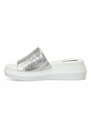 NESAY2 4FX - Pantolette flach - silver