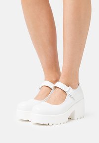 Koi Footwear TIRA MARY JANES EDITION - Klasszikus sarkú cipők - white