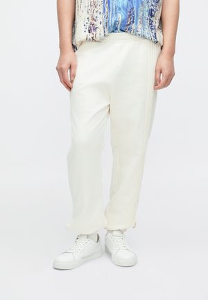 - Spodnie treningowe