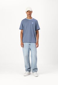 Marimekko TASARAITA UNISEX - Tricou basic - light blue