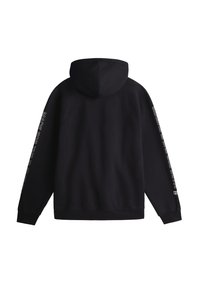 Sudadera negra con acabado texturizado, que cuenta con capucha, mangas largas y texto blanco impreso verticalmente en la manga derecha.