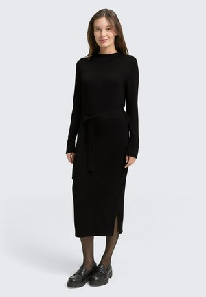 FITTED MIDI MIT GÜRTEL - Strickkleid - deep black