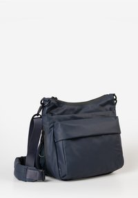 Borsa a tracolla blu navy realizzata in materiale resistente, con tasca frontale a pattina, chiusura con zip, tracolla regolabile e discreto dettaglio logo.