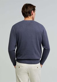 Scalpers V NECK - Strickpullover - greyish blue