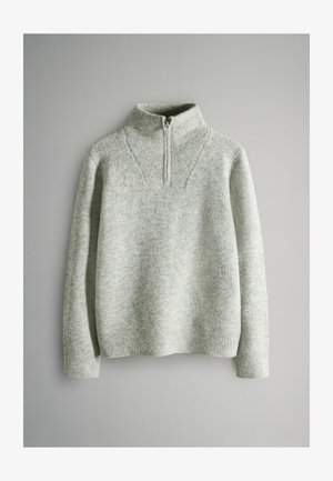 Hellgrauer gestrickter Pullover mit hohem Kragen und einem halben Reißverschluss. Verfügt über eine gerippte Textur am Kragen und an den Bündchen sowie eine leicht lockere Passform.