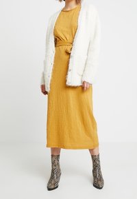 American Vintage Maksimekko - yellow