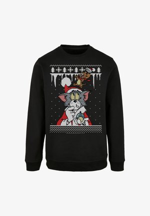 Schwarzer Pullover mit festlichem Design von Tom und Jerry. Tom trägt einen Weihnachtsmann-Hut und hält eine Schneekugel, umgeben von Schneeflocken und Bäumen.