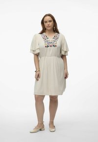 Vero Moda Curve VMSINA KURZES  - Vestido informal - birch