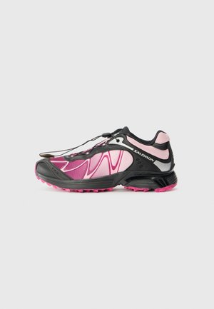 Salomon Sportstyle XT WHISPER UNISEX - Trainers - black/fairytal/knockout
