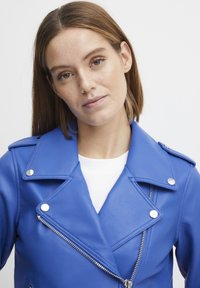 b.young BYACOMY BIKER JACKET - - Jacka i konstläder - strong blue