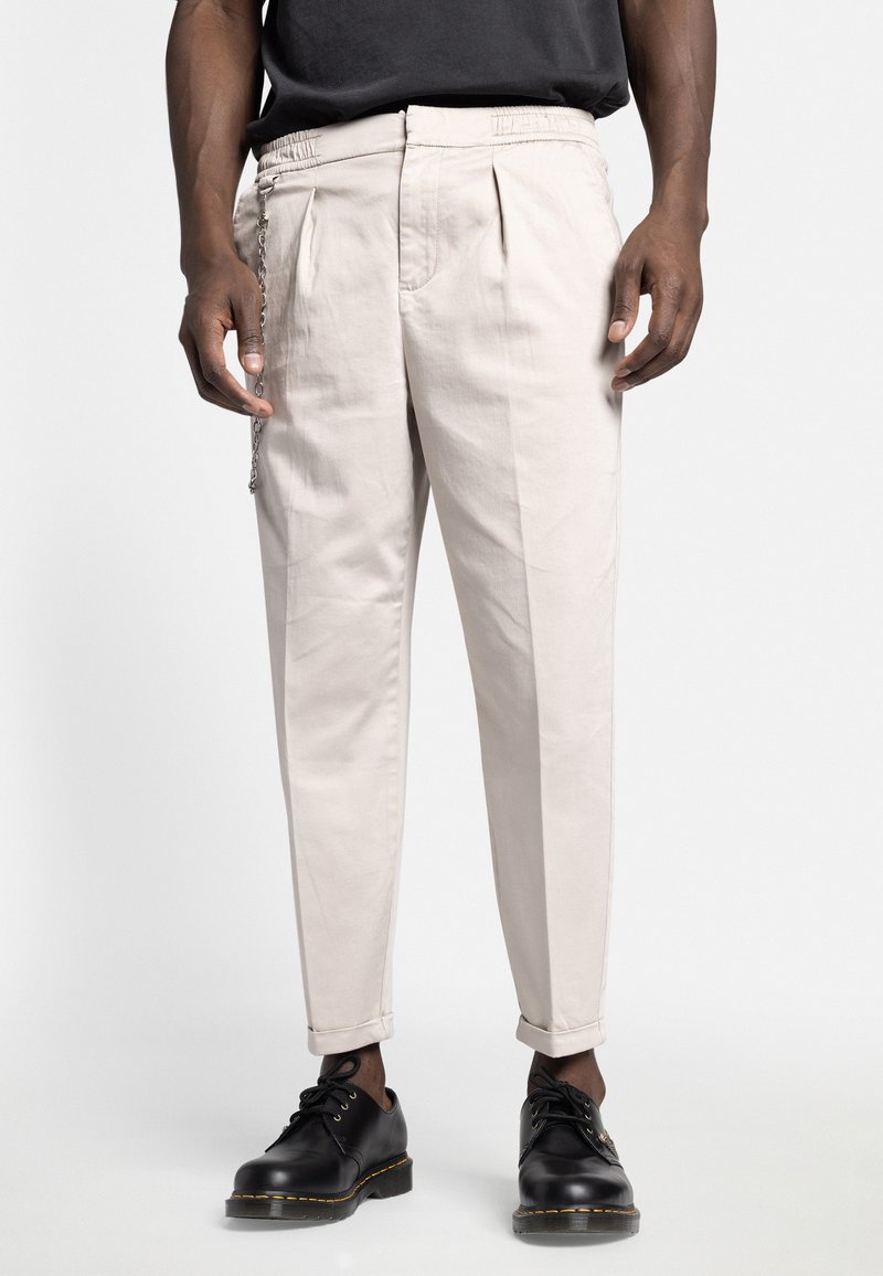 Redefined Rebel - LEE CROPPED PANTS - Housut - dove, Suurenna