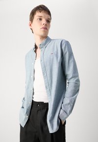 Tommy Jeans SLIM STRETCH OXFORD SHIRT - Ing - deep seawater