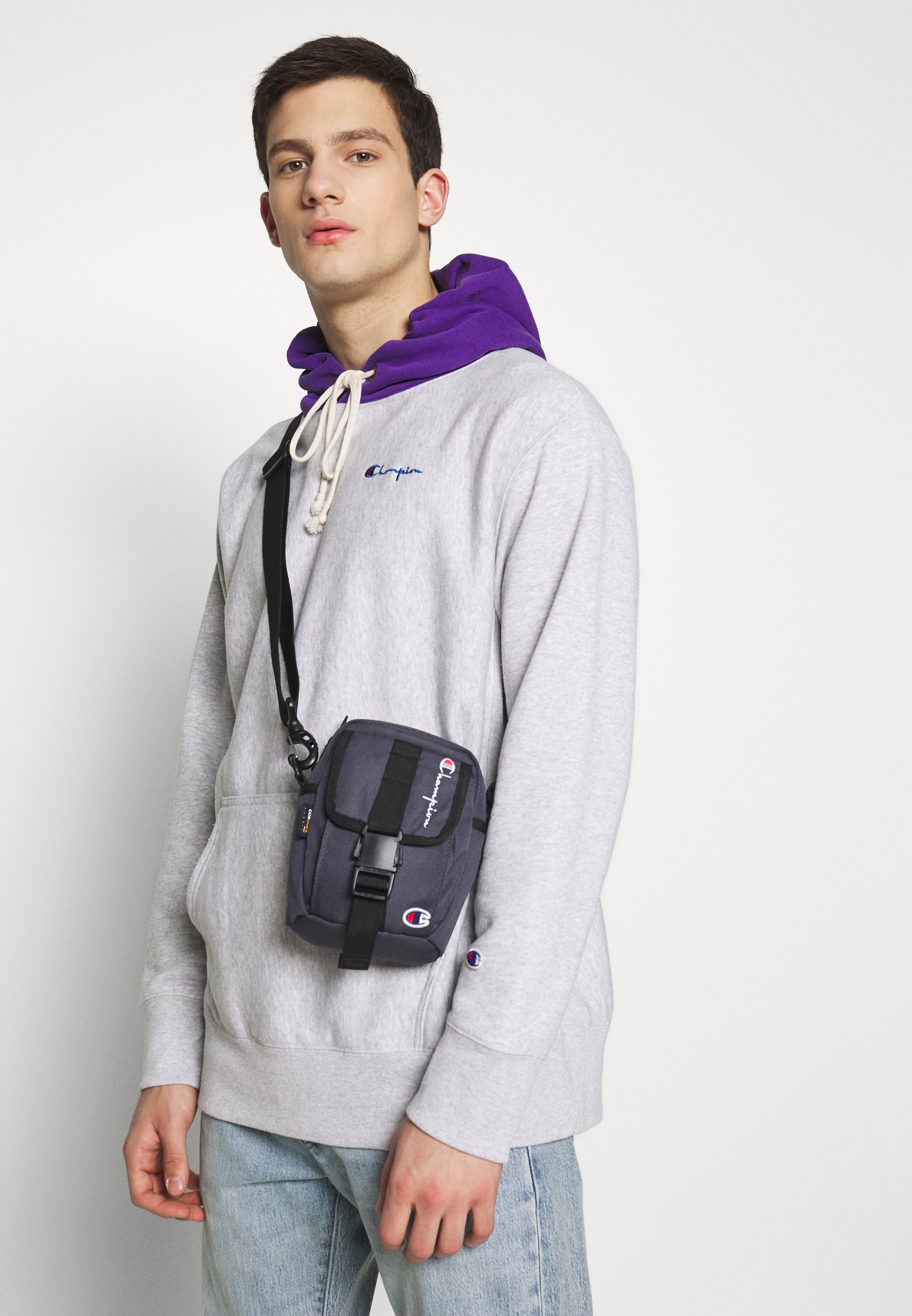 Champion Reverse Weave SMALL SHOULDER BAG Skulderveske Champion Reverse Weave SMALL SHOULDER BAG Skulderveske