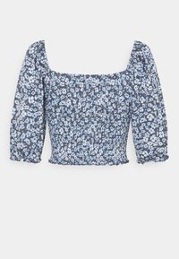 Blå blommig blus med puffärmar och fyrkantig halsringning, samlad textur och elastisk nederkant. Har små vita blommor på en mörkblå bakgrund.