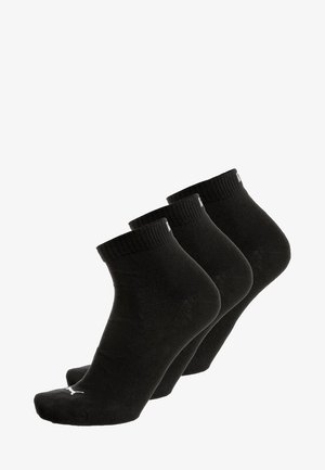 Schwarze Knöchelsocken aus weichem Stoff, mit einem gerippten Bund und einem kleinen Logo-Akzent an der Seite. Verpackung mit drei Paar.