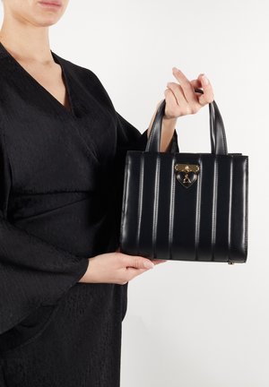 L'Atelier Du Sac PETITE ANITA czarny