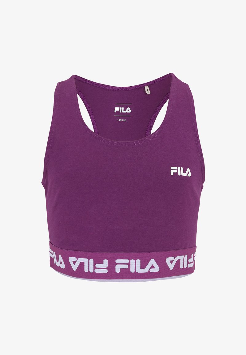 Sujetador deportivo morado hecho de una tela elástica, con una banda ancha que lleva el logo "FILA". El diseño incluye un corte tipo racerback y una textura suave.