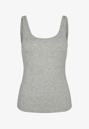 Sivi rebrasti top z izrezom na vratu in tankimi naramnicami. Tkanina se zdi mehka z gladko teksturo in prilegajočim se silhueto.