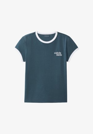 Mørkegrøn kortærmet T-shirt med hvid krave og ærmekanter, med lille hvid "calvin klein"-logo på venstre bryst.