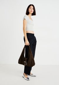 BUCKLE SHOULDER BAG - Handväska - dark mole