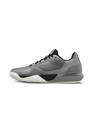 Sportschuh in Grautönen und Schwarz mit strukturierter weißer Sohle, schwarzen Schnürsenkeln und niedrigem Knöcheldesign.