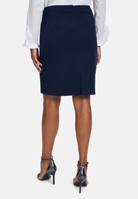 Betty & Co BUSINESS - Jupe crayon - navy blue