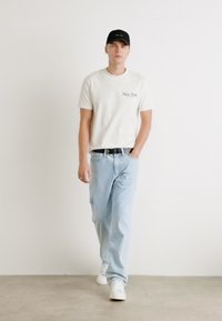 Calvin Klein Jeans NEW YORK SCRIPT TEE - T-shirt print - ivory