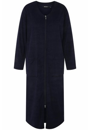 Giacca blu navy a maniche lunghe con chiusura a zip, due tasche frontali e taglio dritto, realizzata in un morbido tessuto testurizzato.