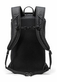 Sac à dos noir avec un dos en mesh et des bretelles réglables. Comprend une sangle horizontale traversant la poitrine et une poignée supérieure pour le transport.