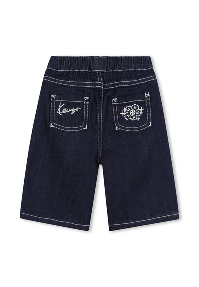 Shorts in denim blu scuro con una fascia elastica in vita. Presentano due tasche posteriori, una con ricamo "Kea" e l'altra con un design floreale.