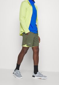 Under Armour Chaqueta de running - yellow