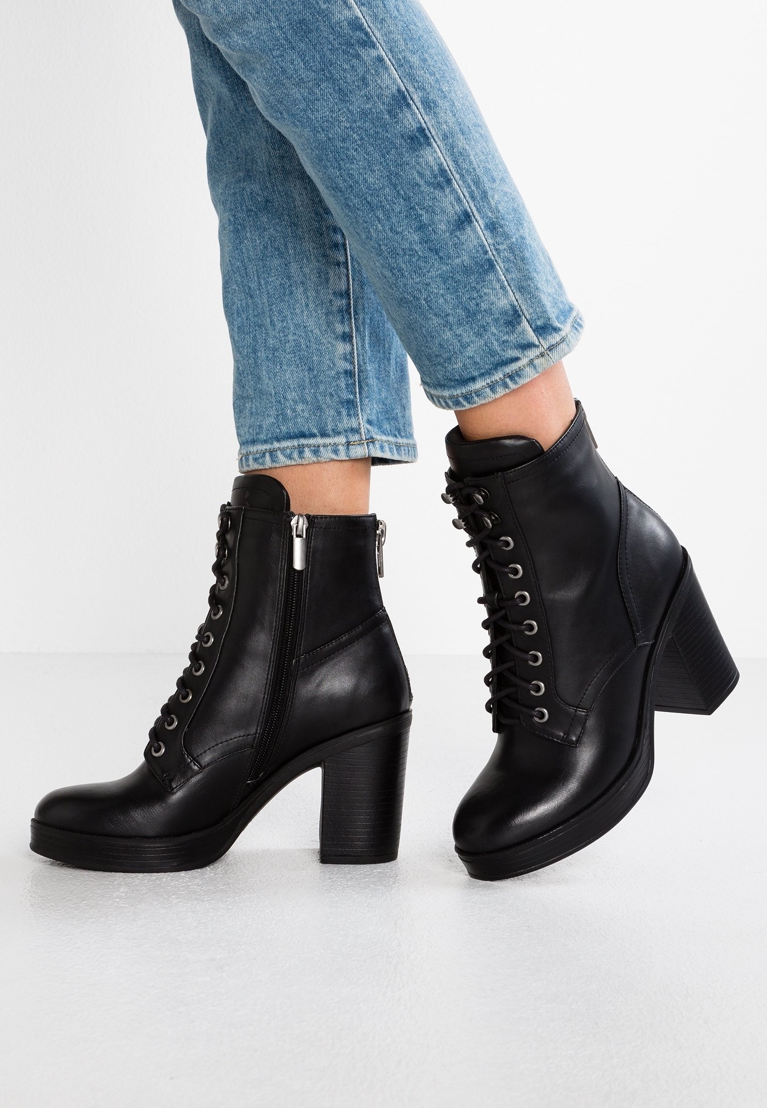 Bullboxer Bottines à talons hauts black/noir (Seconde main