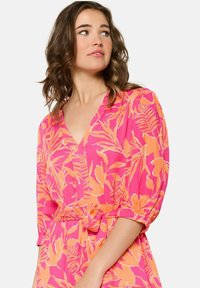 LolaLiza WITH FLORAL  - Maxikleid - fuchsia