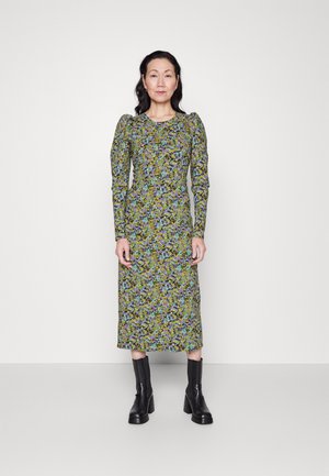 Kvetinové šaty s dlhými rukávmi, vyrobené z elastického materiálu. Majú okrúhly výstrih a priliehavý strih v zelených, fialových a čiernych farbách.