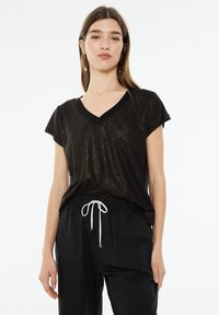 Unselected, black