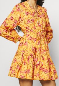 Farm Rio Vardagsklänning - yellow