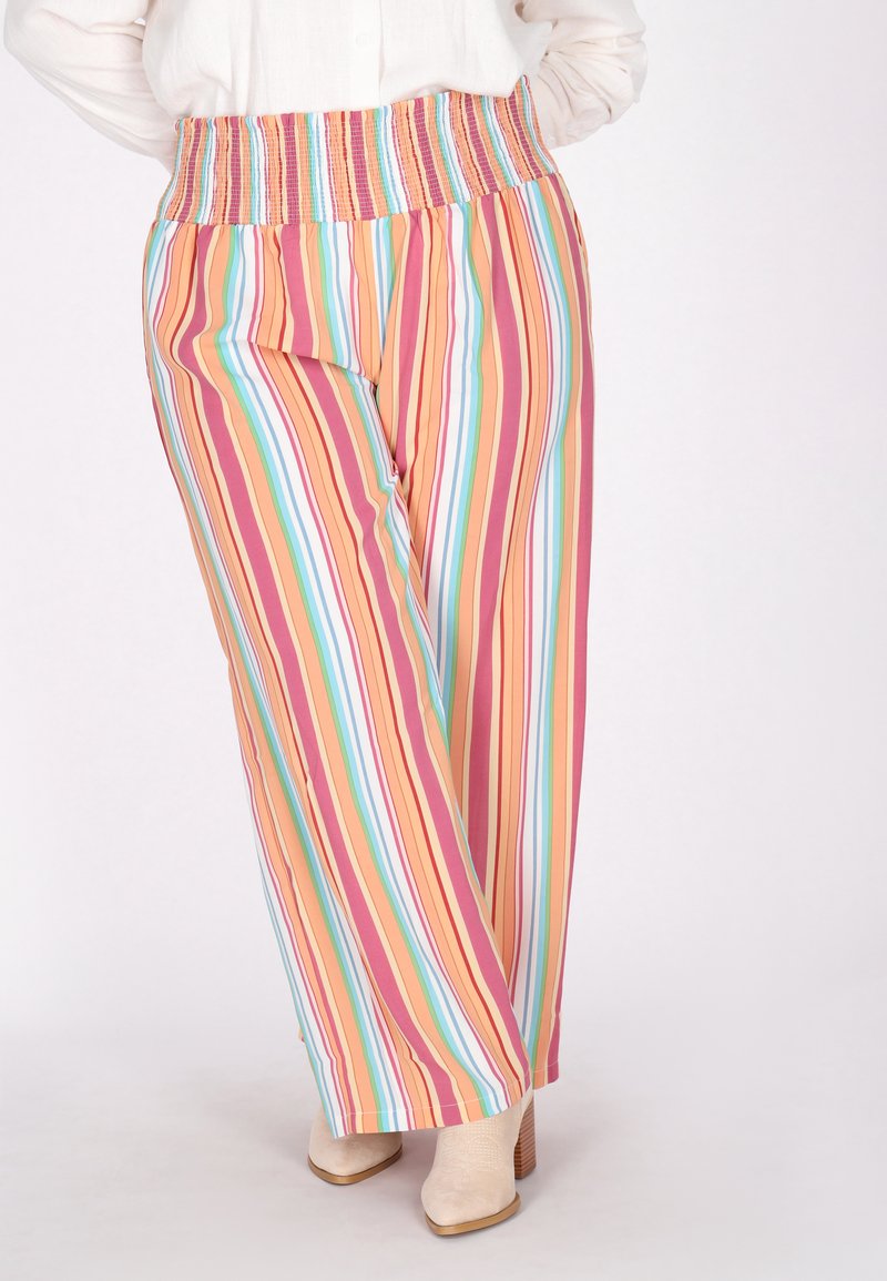 Luźne spodnie z marszczonym pasem, w poziome wielokolorowe paski w odcieniach różowego, pomarańczowego, niebieskiego i białego. Teksturowana tkanina.