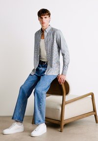 Thumbnail Image 2