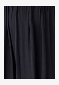 Seleccionado, black