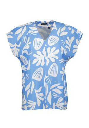Hellblaues Oberteil mit V-Ausschnitt und kurzen Dolman-Ärmeln. Der Stoff zeigt ein auffälliges weißes Blumen- und Blattmuster.