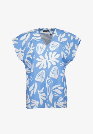 Hellblaues Oberteil mit V-Ausschnitt und kurzen Dolman-Ärmeln. Der Stoff zeigt ein auffälliges weißes Blumen- und Blattmuster.