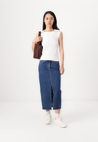 Thumbnail Image 2