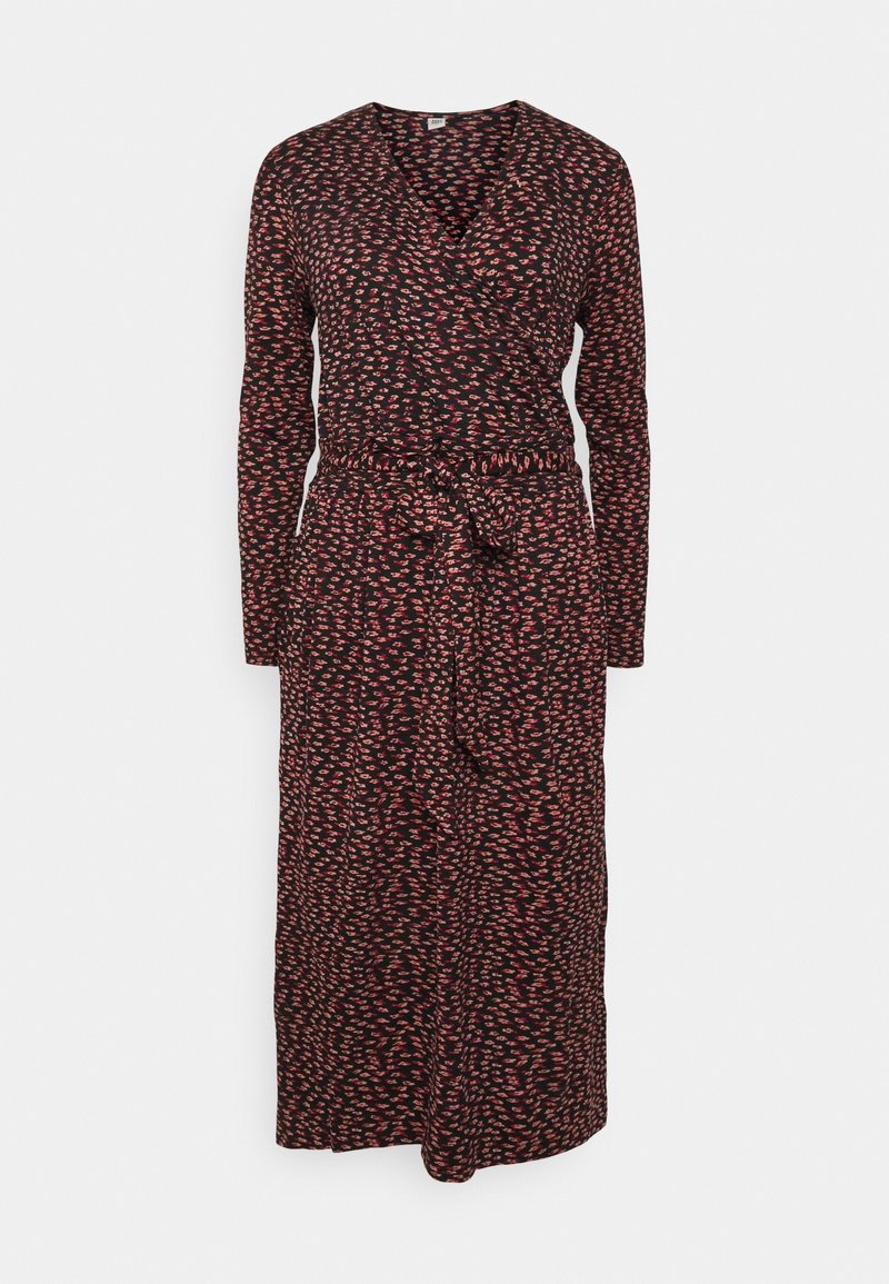 Robe midi portefeuille à manches longues avec fond noir et petit motif floral rose, dotée d'une ceinture à nouer à la taille et d'un décolleté en V.