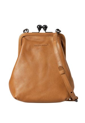 Braune Lederhandtasche mit runder Form, Schnappverschluss und verstellbarem Trageriemen. Verfügt über eine glatte Textur und minimales Branding.