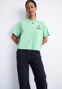 Obey Clothing VISUAL DISRUPTORS - Triko s potiskem - quiet green