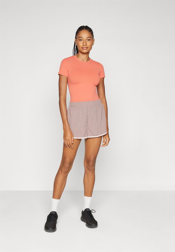 FOUNDATION TEE - Basic T-shirt3