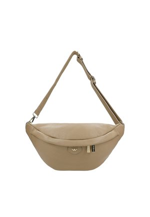 Borsa a tracolla in pelle beige con forma curva, chiusura a zip e tracolla regolabile. Presenta un sottile dettaglio di branding. Texture liscia.