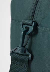 Lacoste ROLL BAG UNISEX - Ranac - sinople