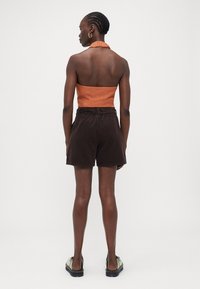 ONLY Tall ONLNESSA BELT  - Shorts - seal brown